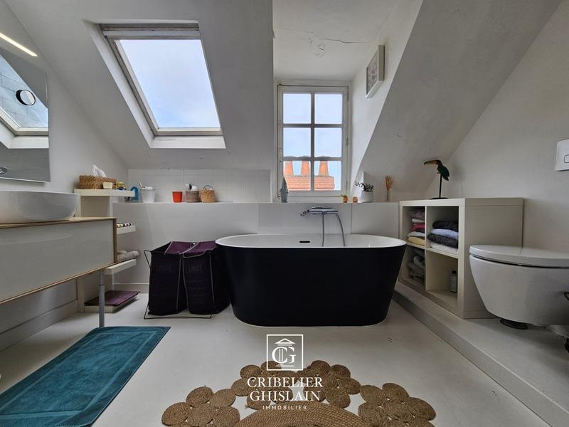 Appartement bourgeois - 190 m² - 7 pièces