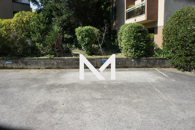 Parking / Garage - 6 m²