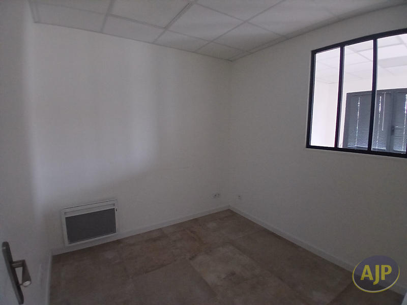 Local d'activité / Entrepôt - 47 m² - 3 pièces