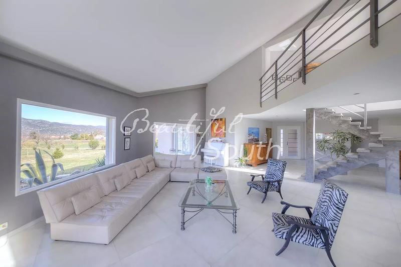 Maison - 279 m² - 6 pièces