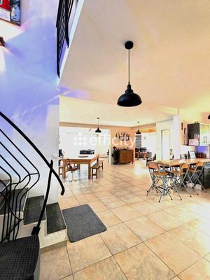 Maison - 190 m² - 6 pièces