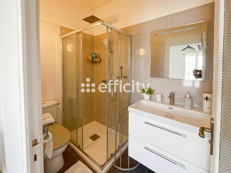 Maison - 180 m² - 7 pièces