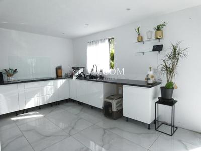 Maison - 98 m² - 4 pièces