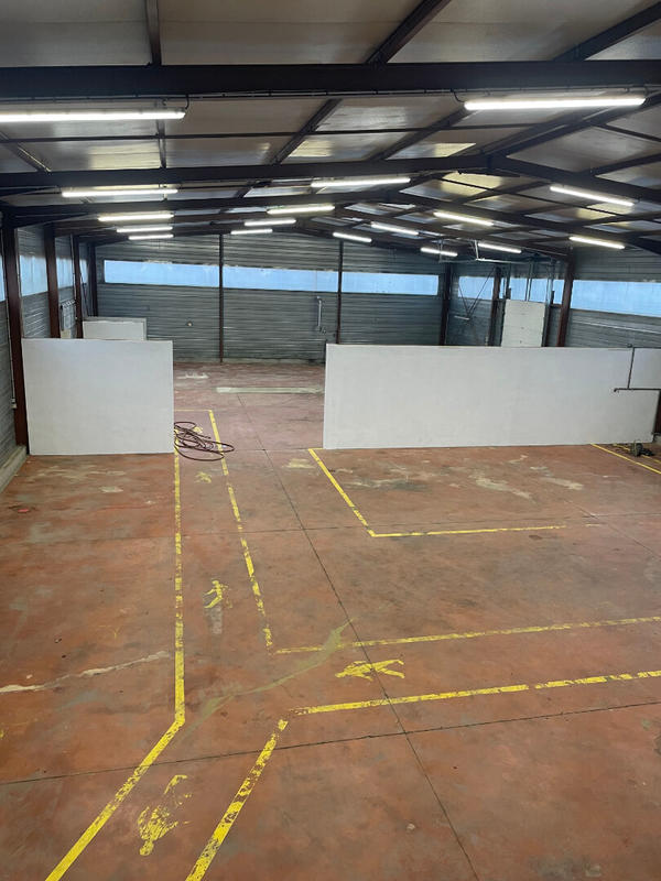 Local d'activité / Entrepôt - 653 m²