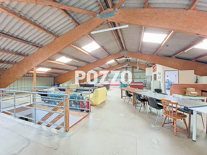 Local d'activité / Entrepôt - 1 200 m²