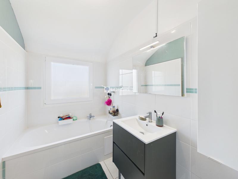 Maison - 95 m² - 5 pièces