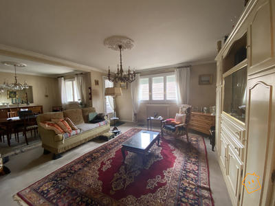 Appartement - 93 m² - 5 pièces