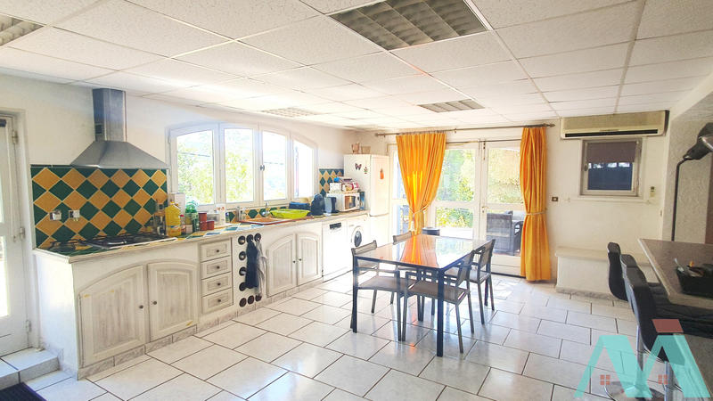 Maison - 198 m² - 7 pièces