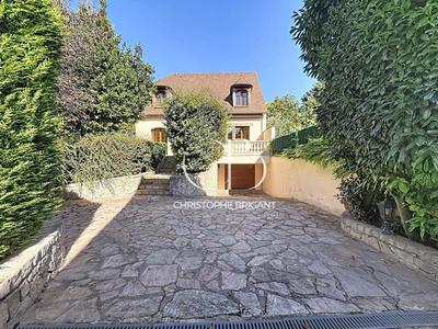 Maison - 200 m² - 8 pièces