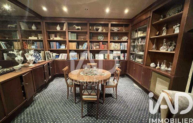 Maison - 250 m² - 8 pièces