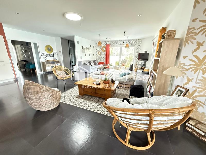 Maison - 240 m² - 7 pièces