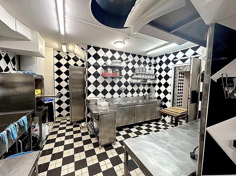 Hôtellerie / Restauration - 80 m² - 3 pièces