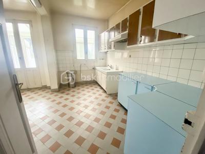 Maison - 246 m² - 7 pièces