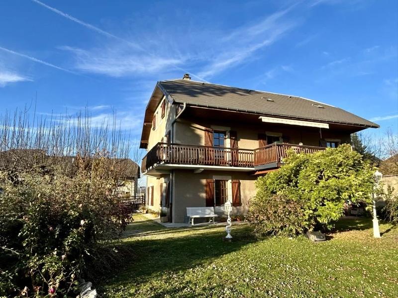 Maison - 204 m² - 6 pièces