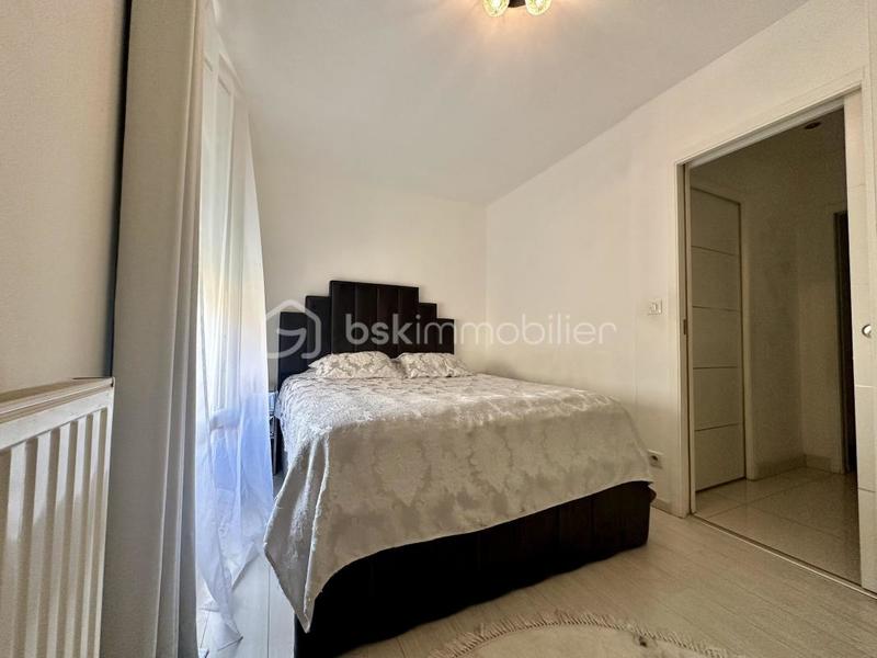 Maison - 216 m² - 14 pièces