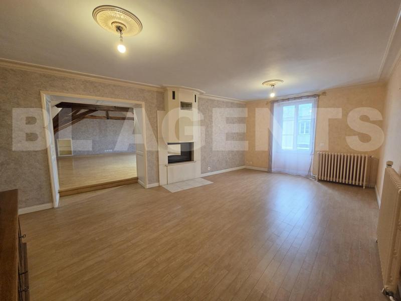 Maison - 202 m² - 8 pièces