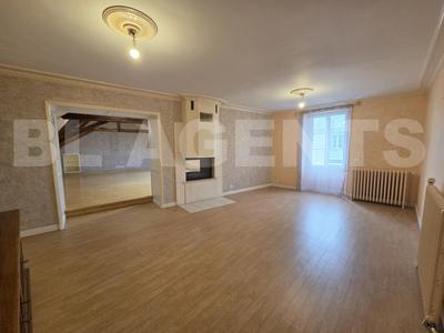 Maison - 202 m² - 8 pièces