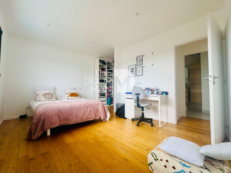 Maison - 214 m² - 6 pièces