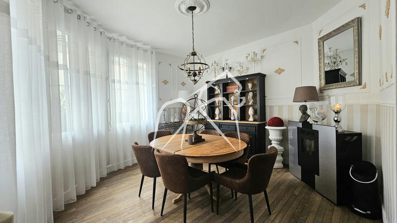 Maison - 148 m² - 8 pièces