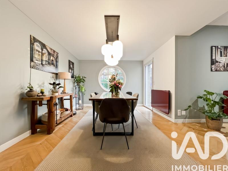 Maison - 250 m² - 11 pièces