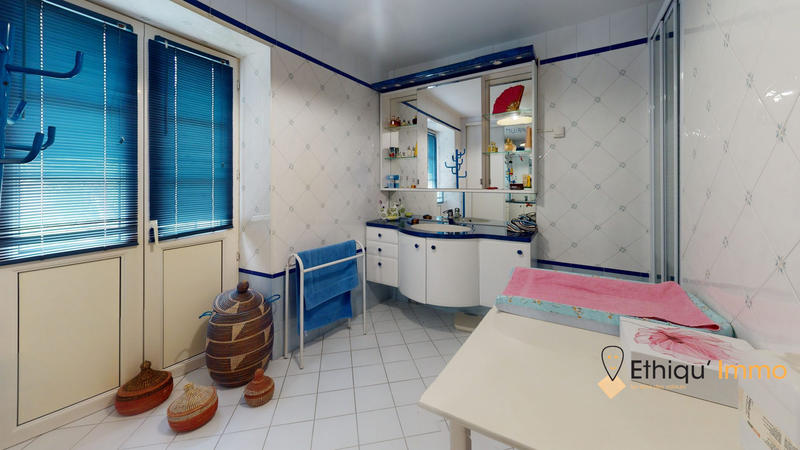 Maison - 314 m² - 10 pièces