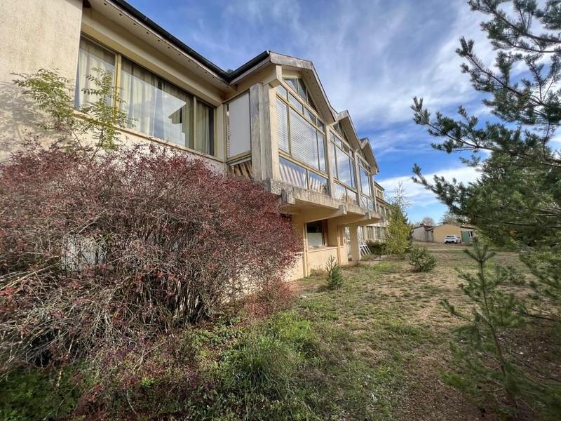 Maison - 1 238 m² - 20 pièces