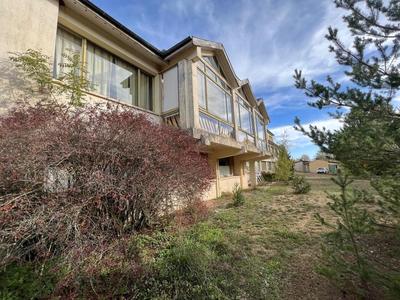 Maison - 1 238 m² - 20 pièces