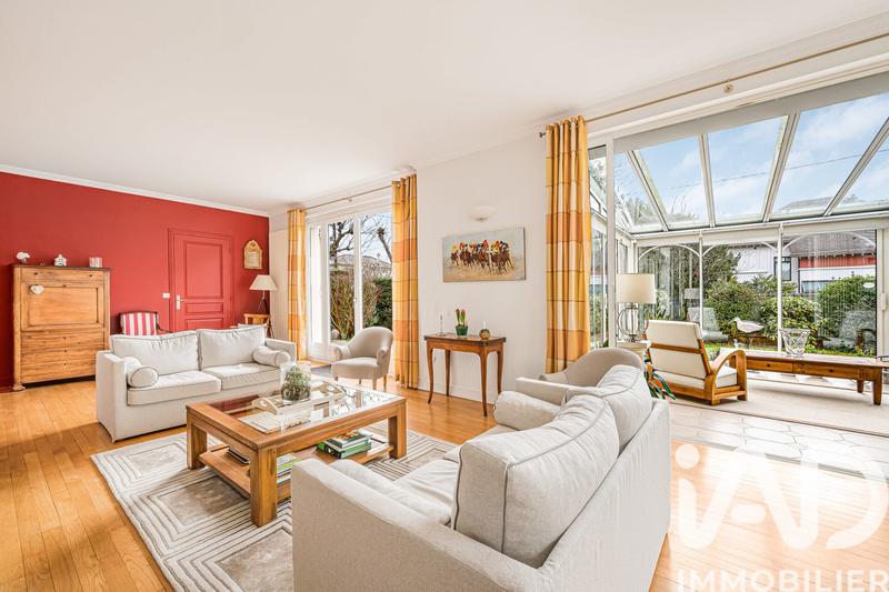 Maison - 237 m² - 8 pièces