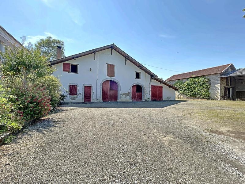 Maison ancienne - 221 m² - 8 pièces