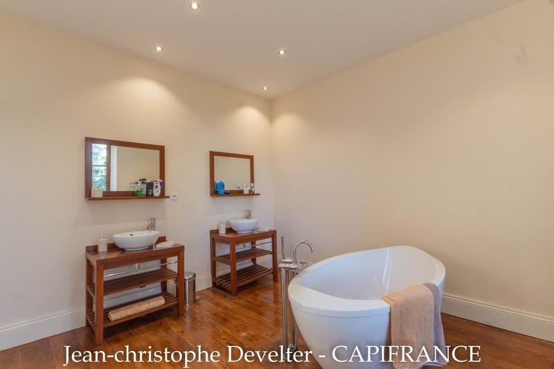 Propriété - 270 m² - 8 pièces