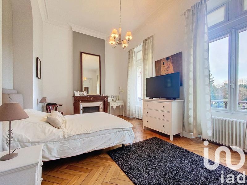 Maison - 471 m² - 11 pièces