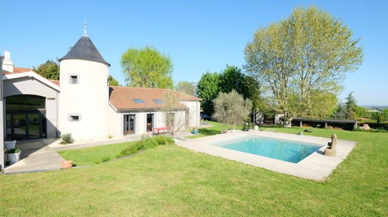 Château - 378 m² - 9 pièces