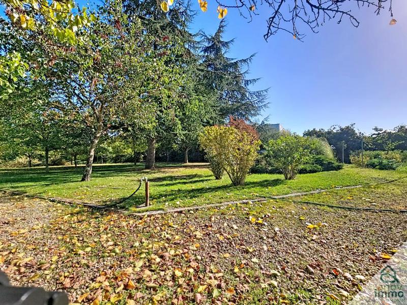 Maison - 422 m² - 12 pièces