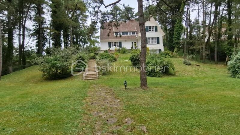 Villa - 235 m² - 8 pièces