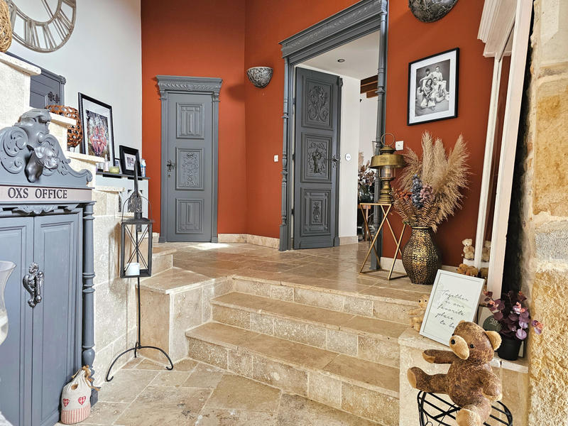 Maison - 305 m² - 8 pièces