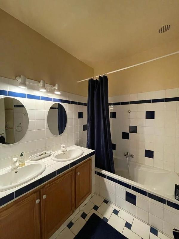 Maison - 280 m² - 12 pièces