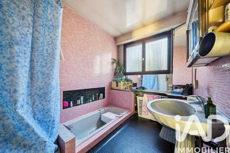 Maison - 241 m² - 9 pièces