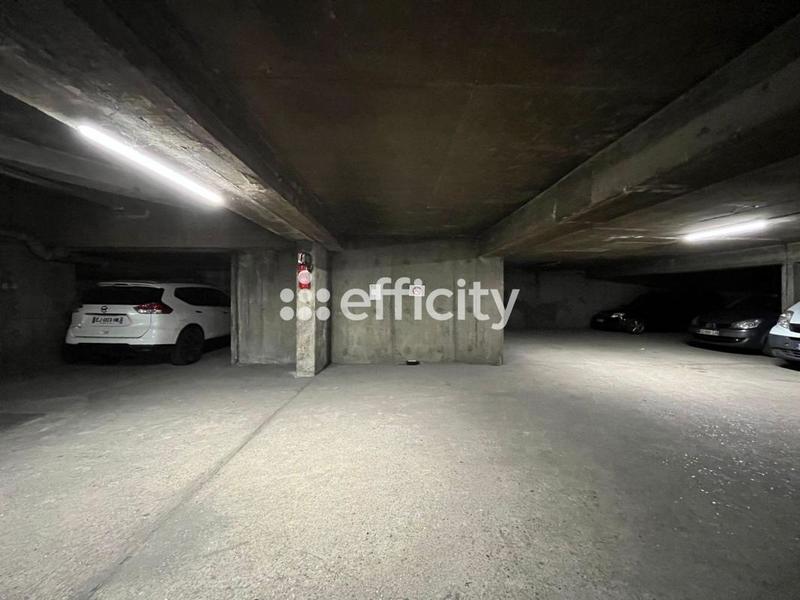 Parking / Garage - 12 m²