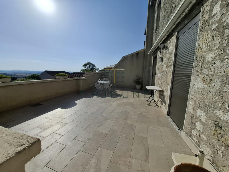 Maison - 325 m² - 12 pièces