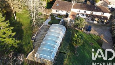 Maison - 290 m² - 8 pièces