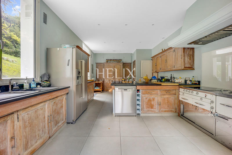 Maison - 410 m² - 10 pièces