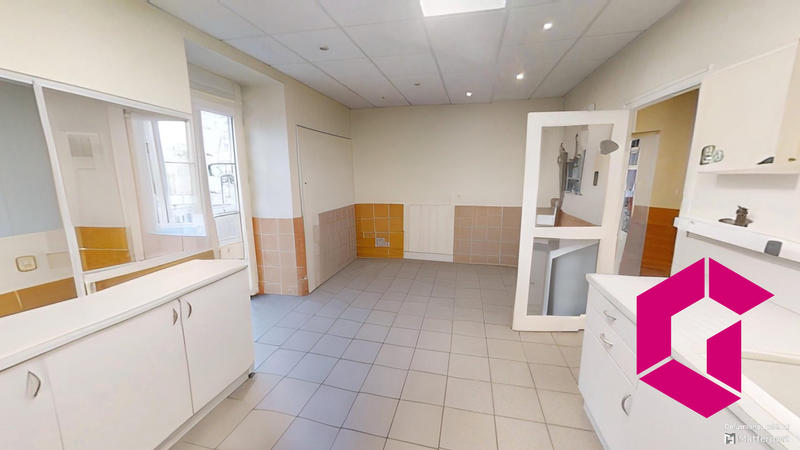 Local commercial - 143 m² - 4 pièces