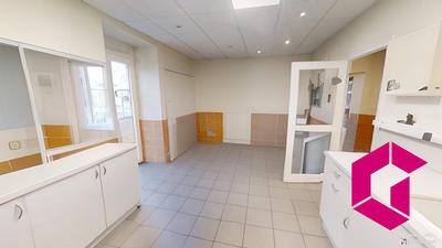 Local commercial - 143 m² - 4 pièces