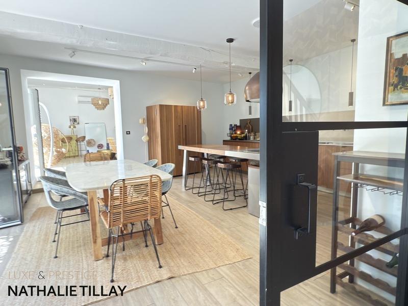 Maison - 380 m² - 11 pièces