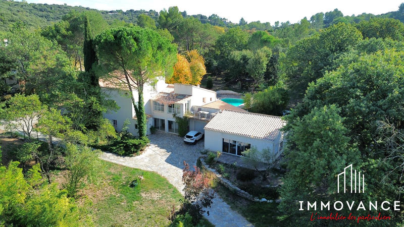 Maison - 275 m² - 8 pièces