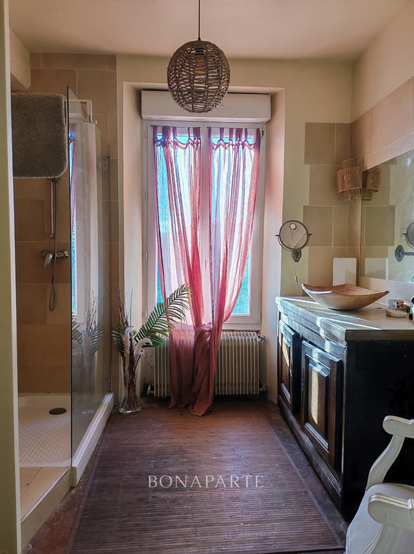 Maison - 285 m² - 9 pièces