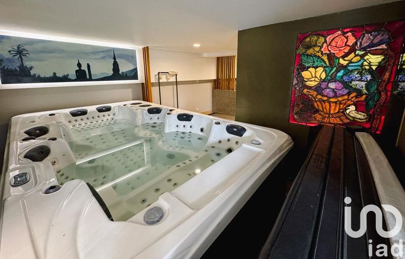 Maison - 590 m² - 11 pièces