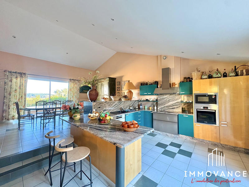 Maison traditionnelle - 311 m² - 11 pièces