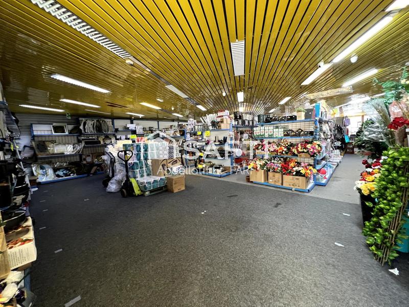 Local commercial - 400 m² - 1 pièce