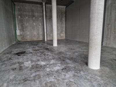 Local d'activités - 171 m²